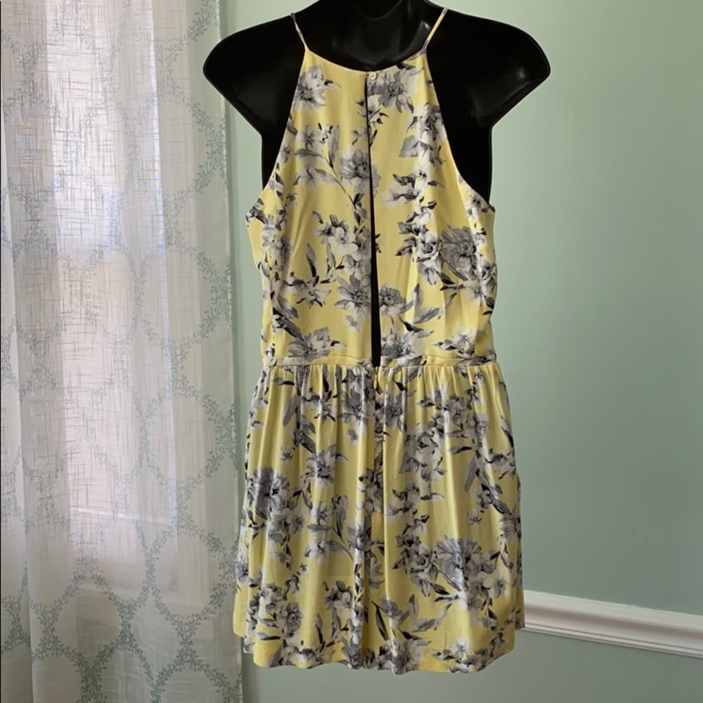 Forever 21 yellow floral romper Size XS - Picture 2 of 12